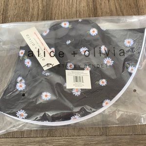 NWT Alice and Olivia bucket hat